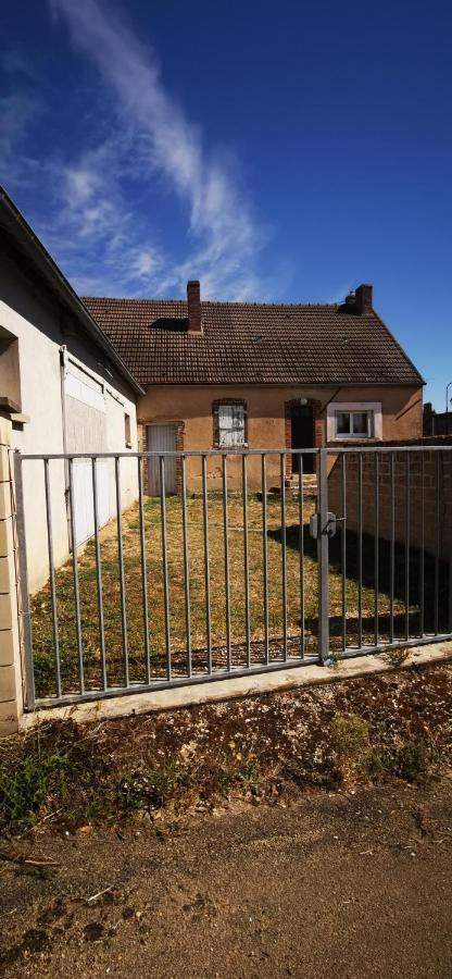 Maison De Campagne Villa La Celle-Saint-Cyr Dış mekan fotoğraf